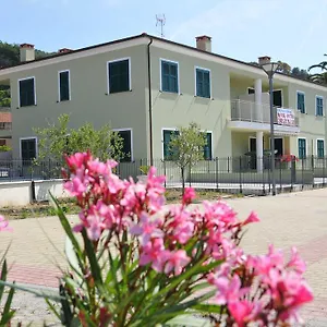 https://villaggio-la-piana.hotelitalianriviera.com