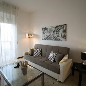 House Navigli , Milan Italie